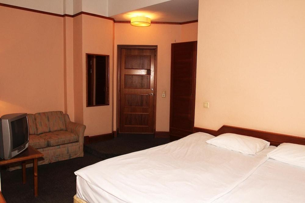 Hotel Victoria Pärnu Esterno foto