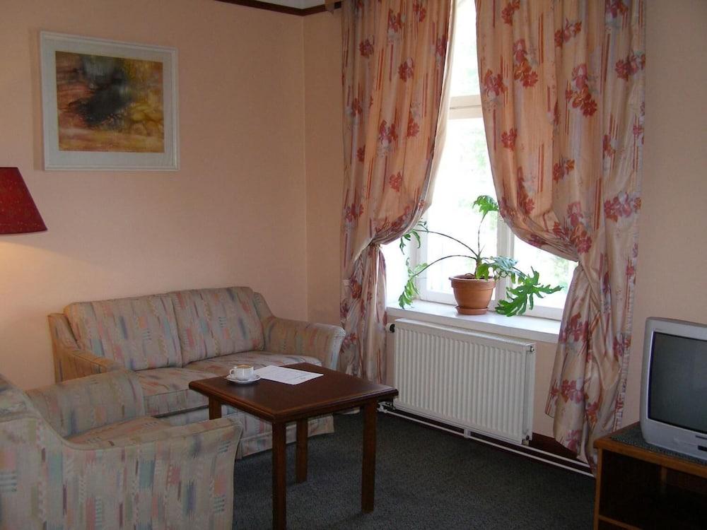 Hotel Victoria Pärnu Esterno foto