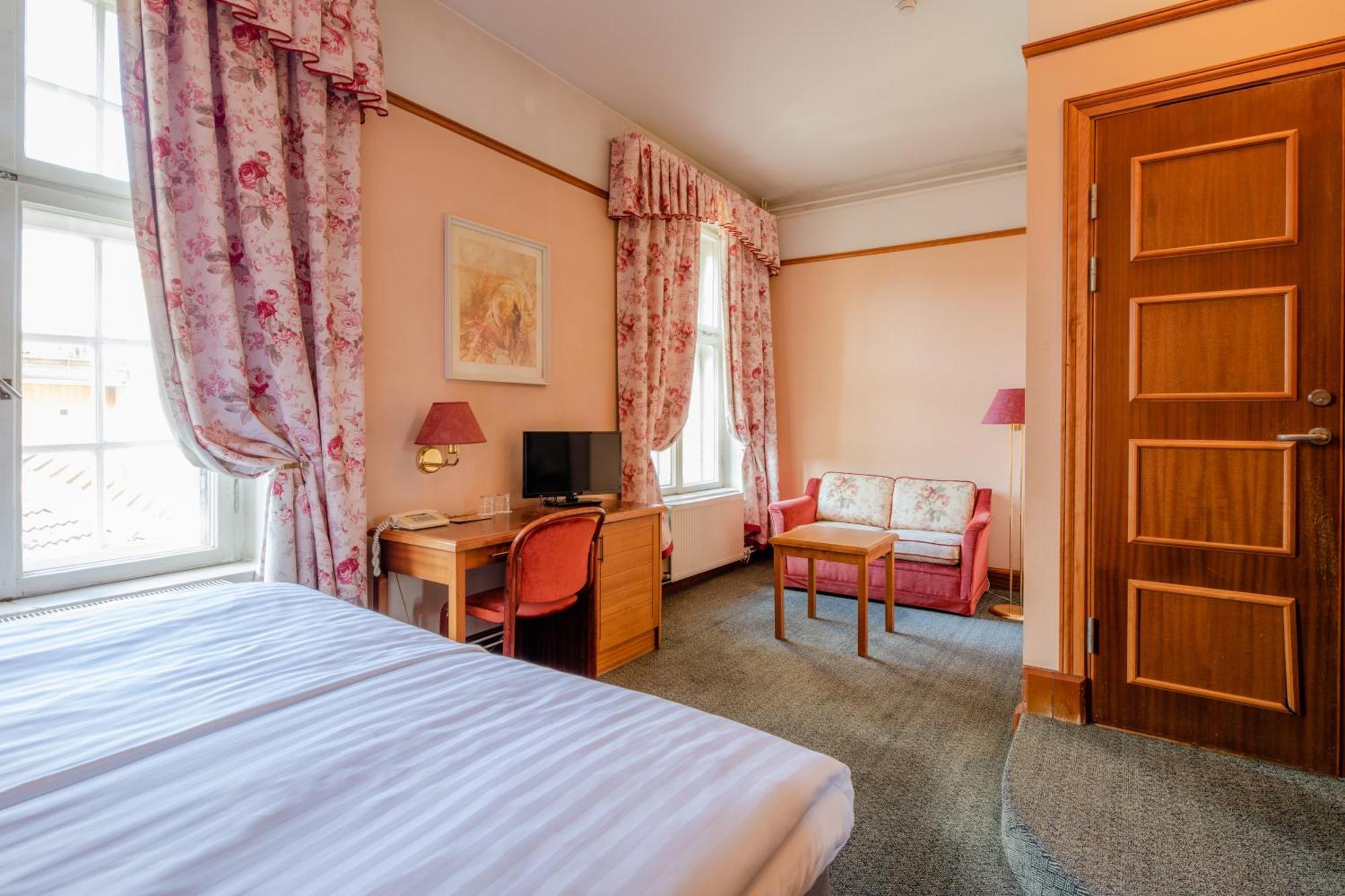 Hotel Victoria Pärnu Esterno foto