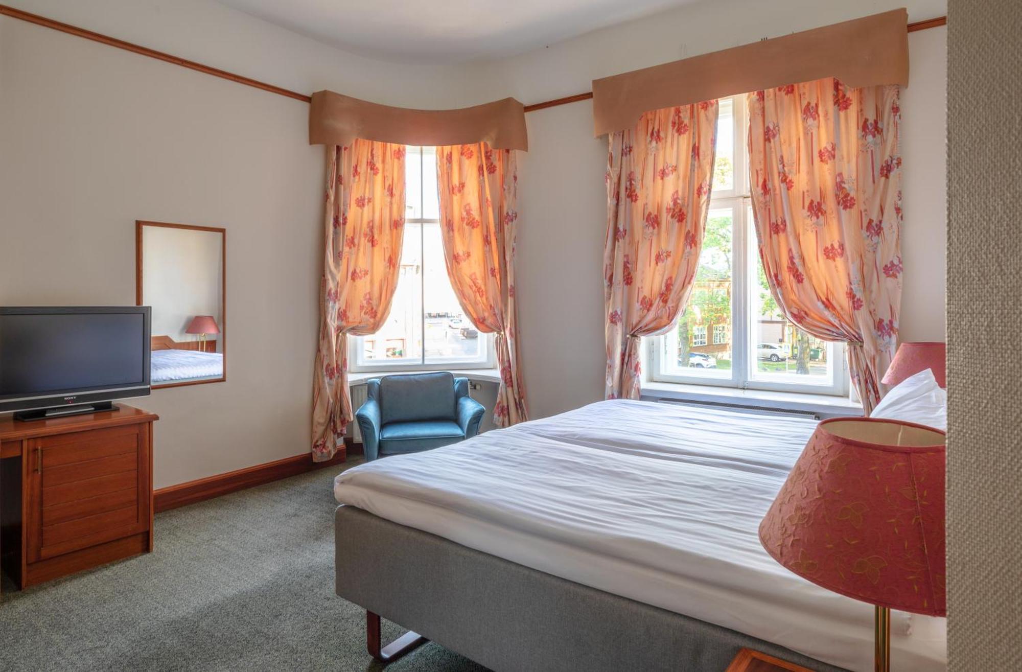 Hotel Victoria Pärnu Esterno foto