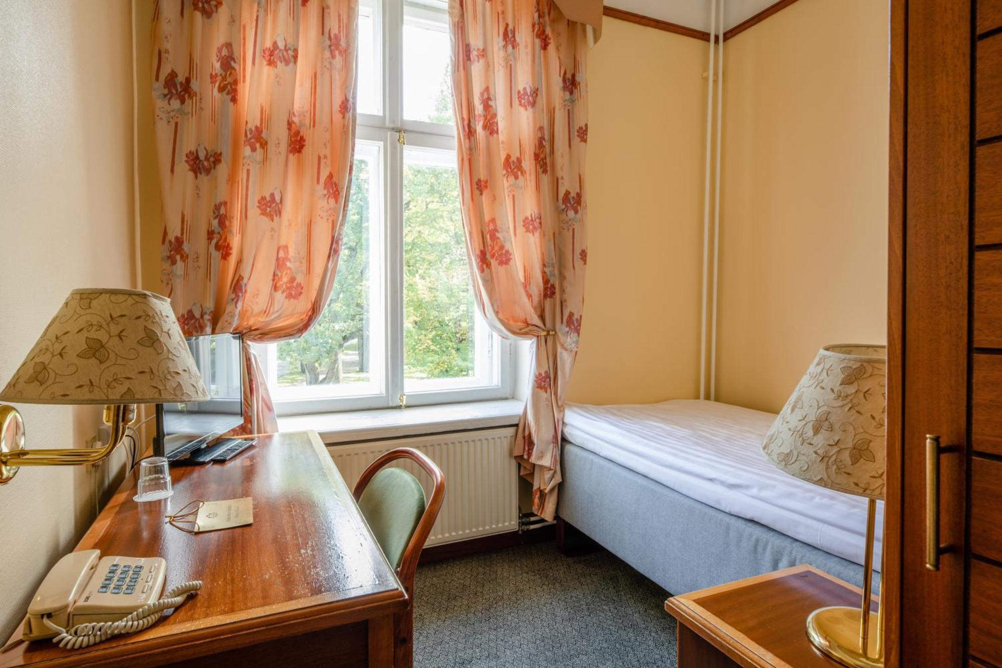 Hotel Victoria Pärnu Esterno foto