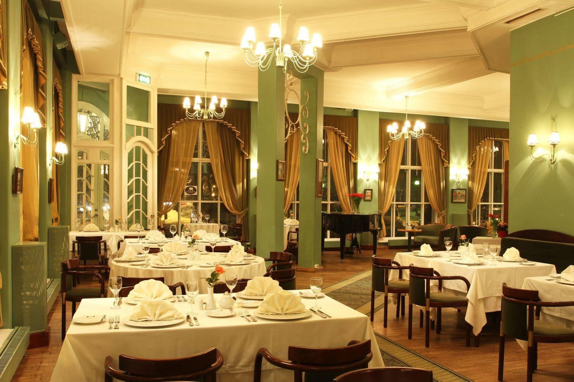 Hotel Victoria Pärnu Esterno foto