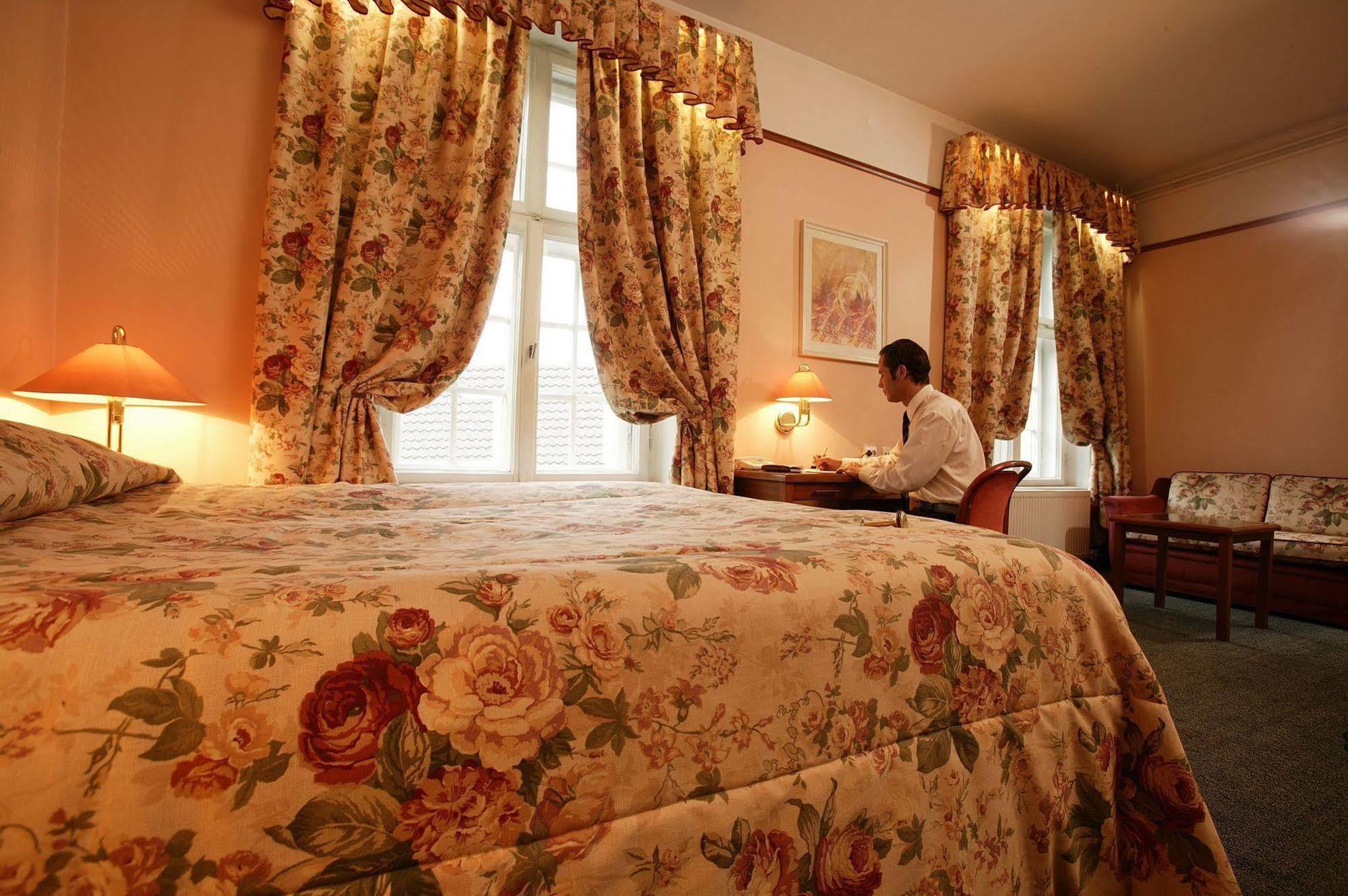 Hotel Victoria Pärnu Esterno foto