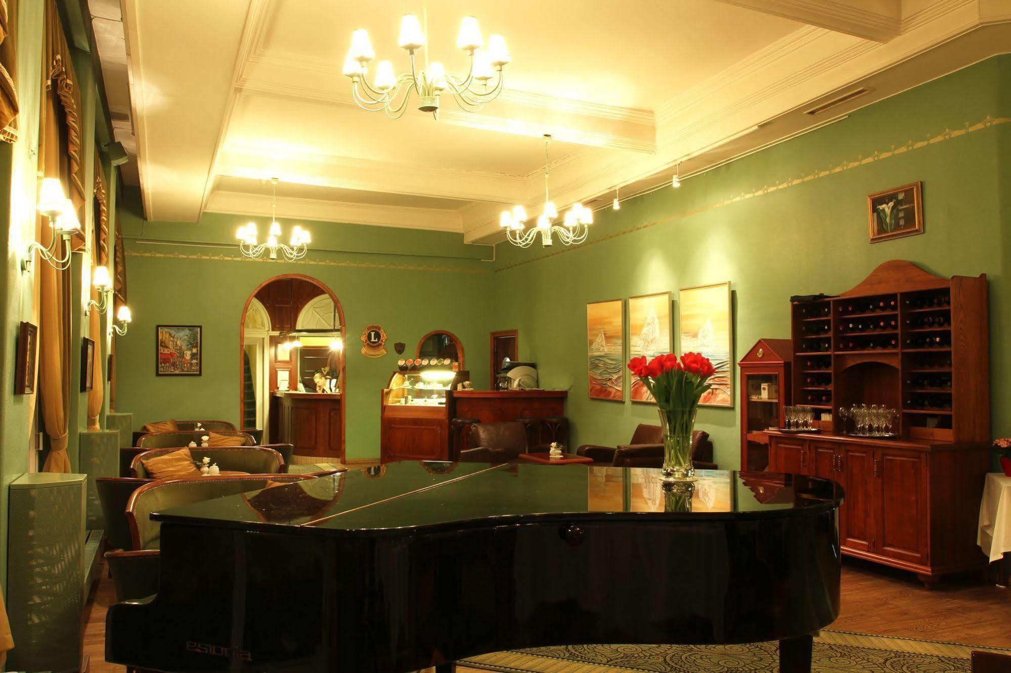 Hotel Victoria Pärnu Esterno foto
